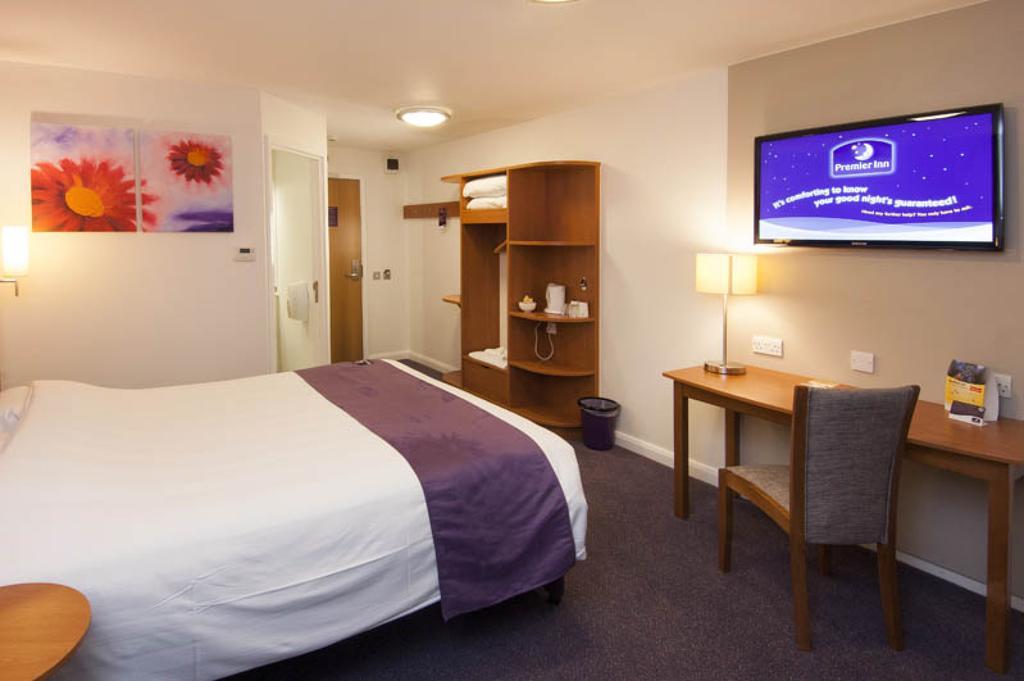 Premier Inn Chester City Centre Exterior photo