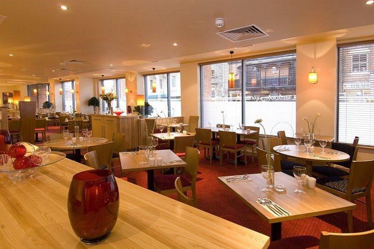 Premier Inn Chester City Centre Exterior photo