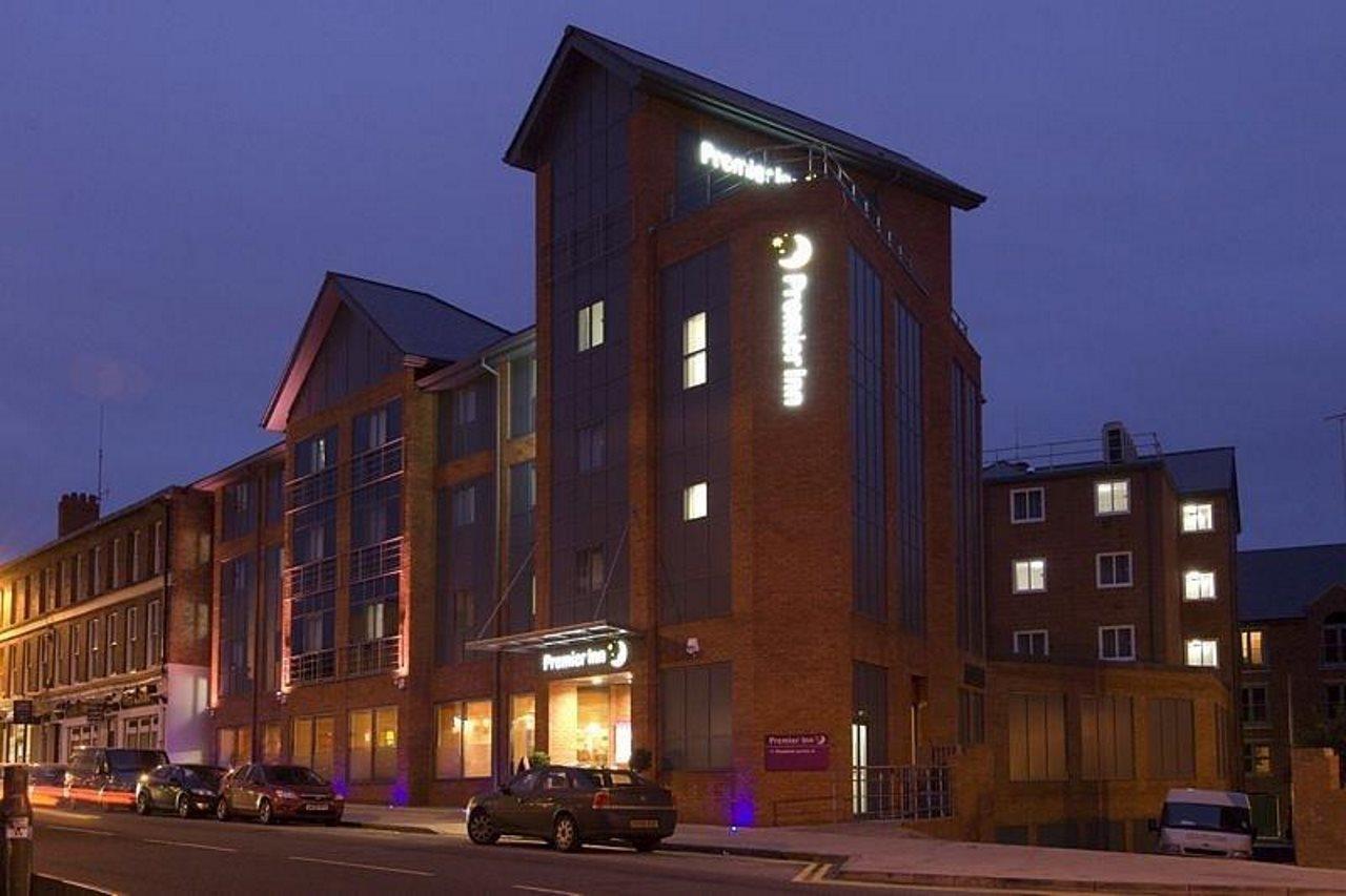 Premier Inn Chester City Centre Exterior photo
